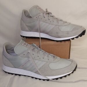 Adidas Men's Light Gray Sneakers